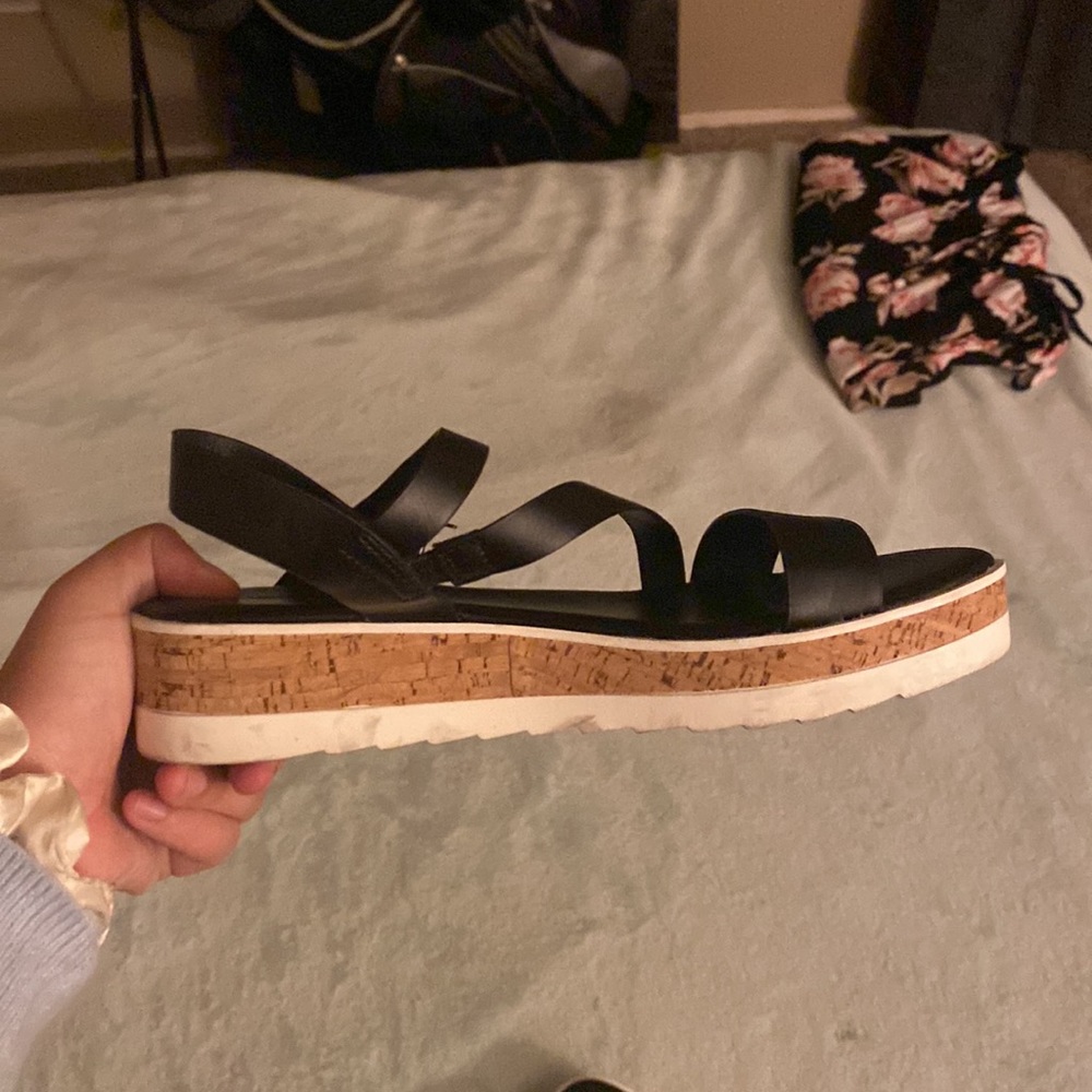 Universal Thread Sandals - Picture 2 of 3